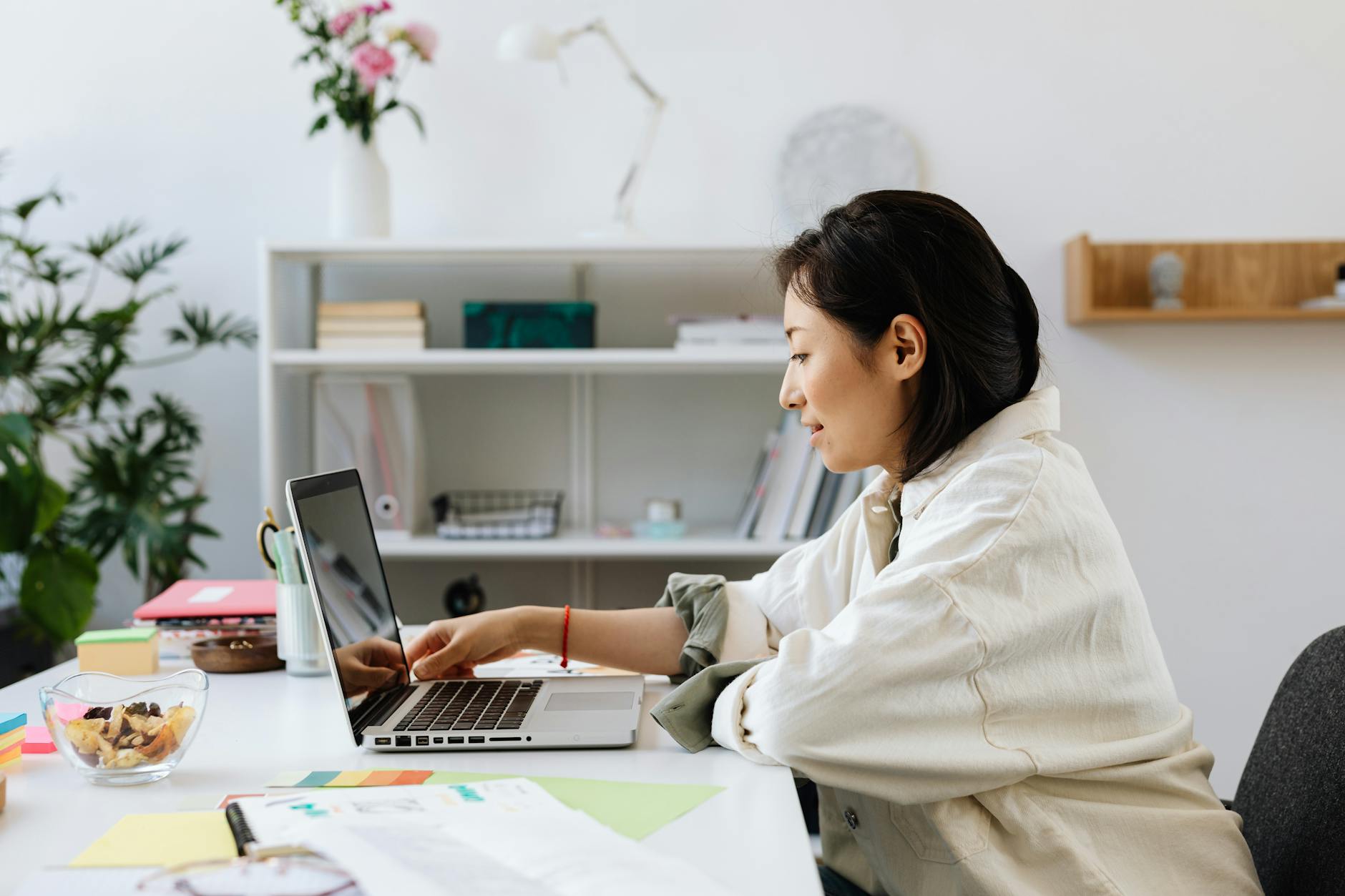 Read more about the article Remote Work Productivity: Complete 2026 Guide & Research